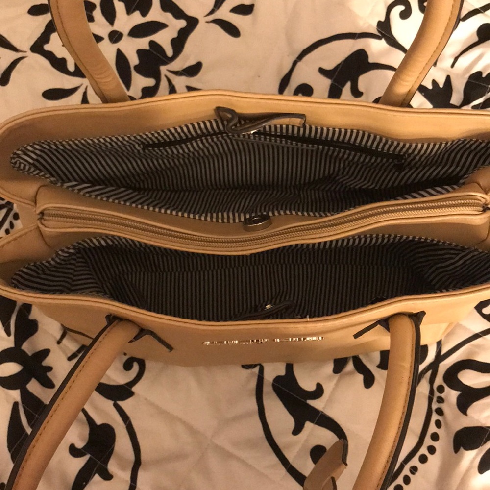 Tan purse - Picture 3 of 6